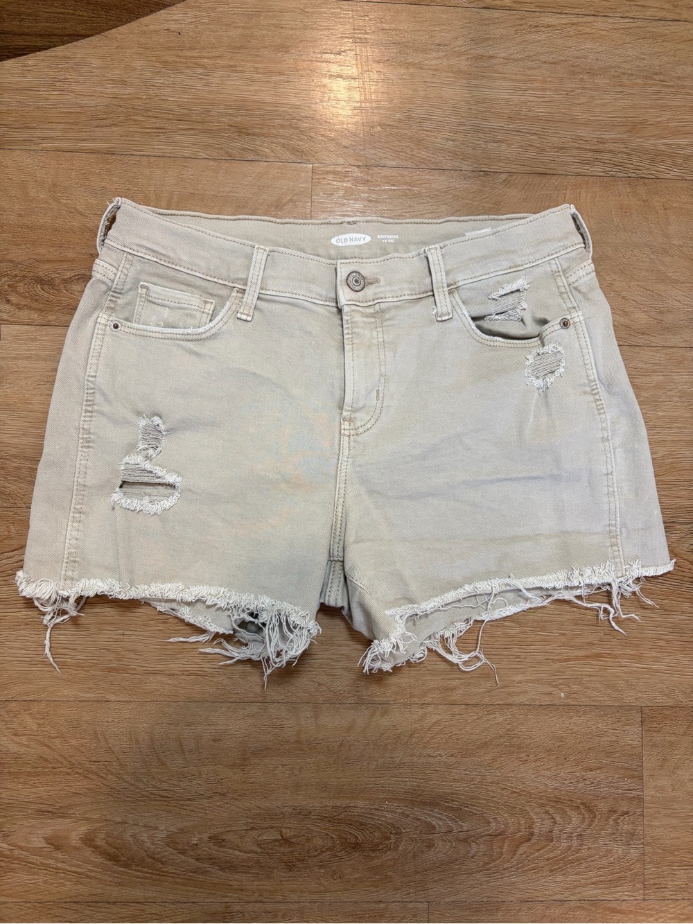 Old Navy Boyfriend Mid-Rise Light Beige Distressed Denim Shorts Women's Size 6